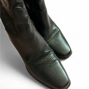 🤠 Elegant Black cowgirl Women's Boots